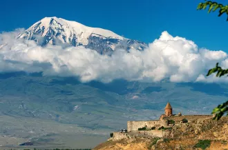 Vue du Mont Ararat avec le monastère de Khor Virap
