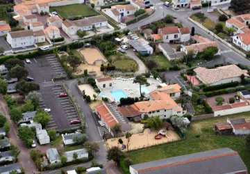 Les Tamaris