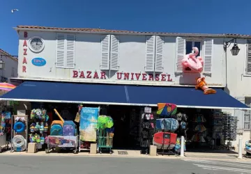 Devant le magasin