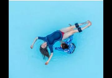 Relaxation aquatique pour femme enceinte